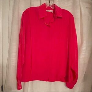 100% Silk Vintage Blouse in Excellent Condition, Size 4.